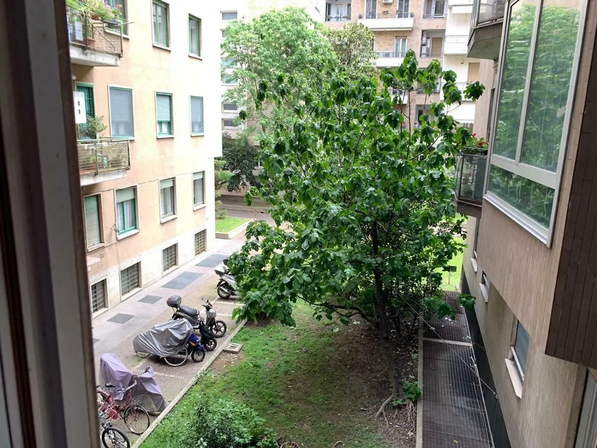 Appartamento In Centro Milano contacts